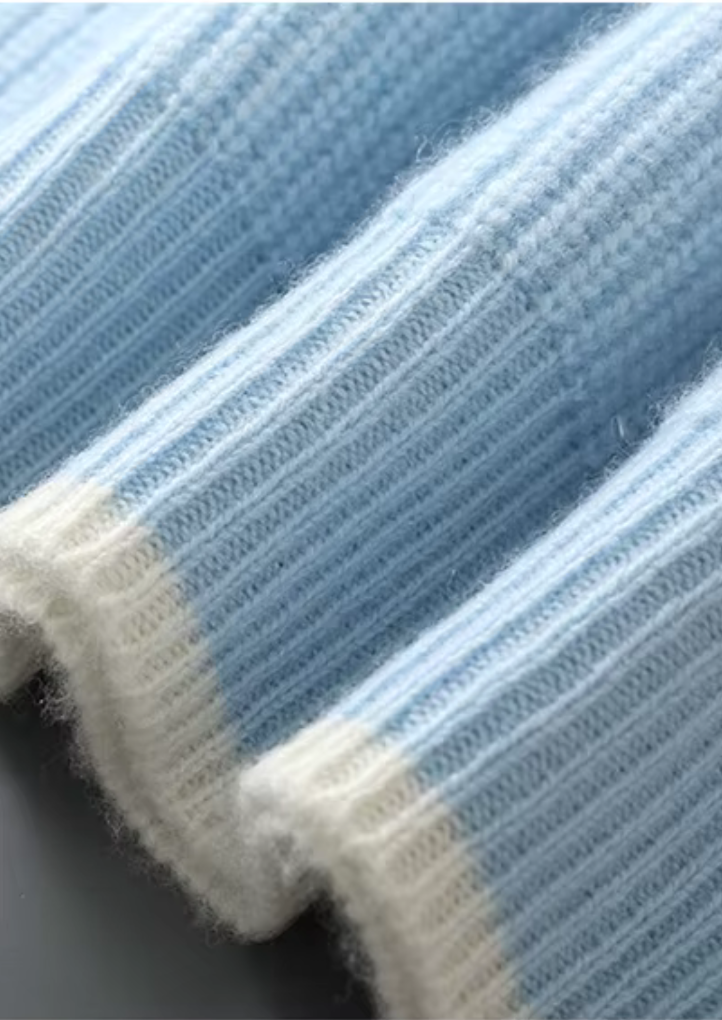 Veroux Mode | Men’s Pure Extra-Fine Merino Wool Two Tone Crewneck