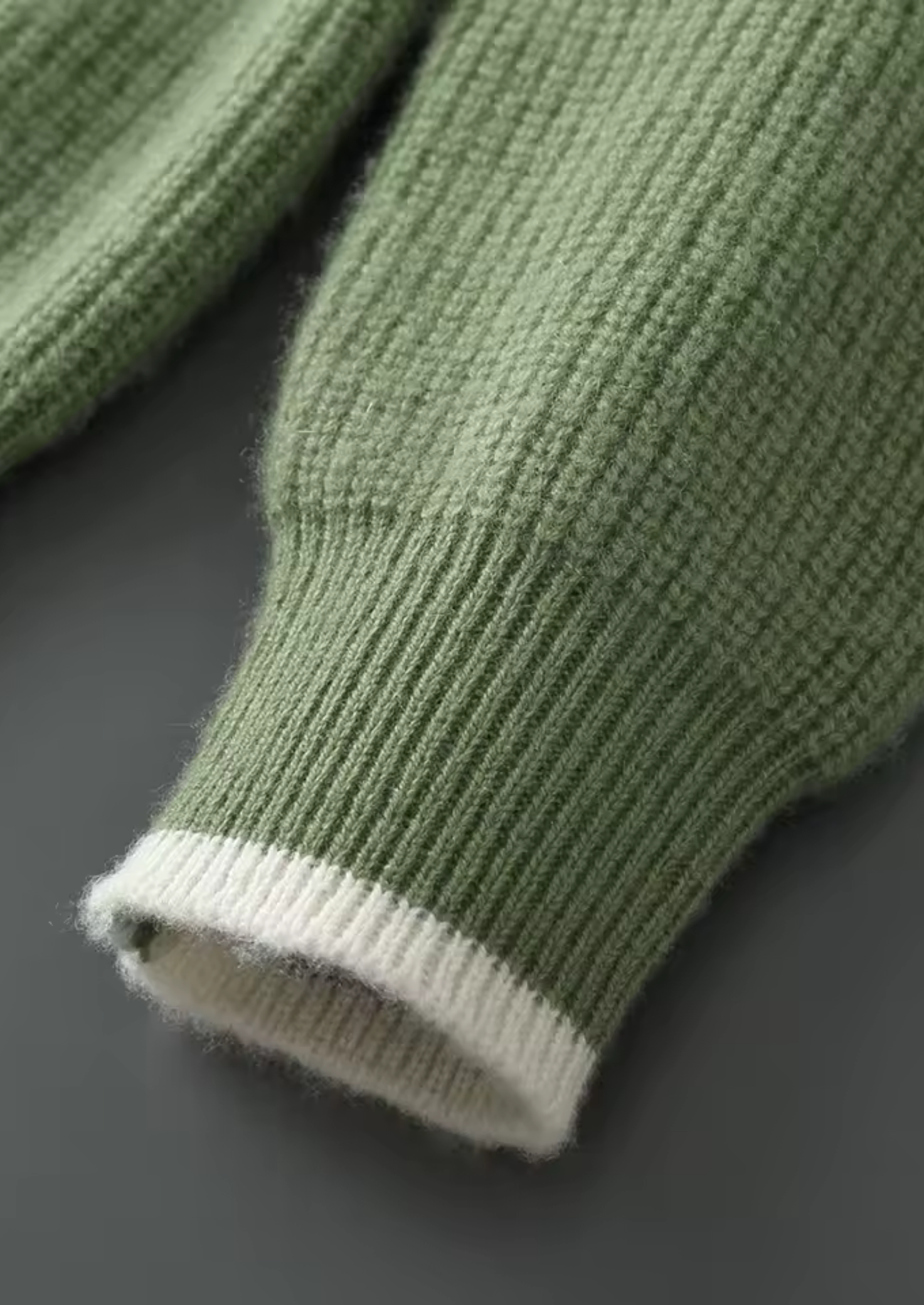 Veroux Mode | Men’s Pure Extra-Fine Merino Wool Two Tone Crewneck