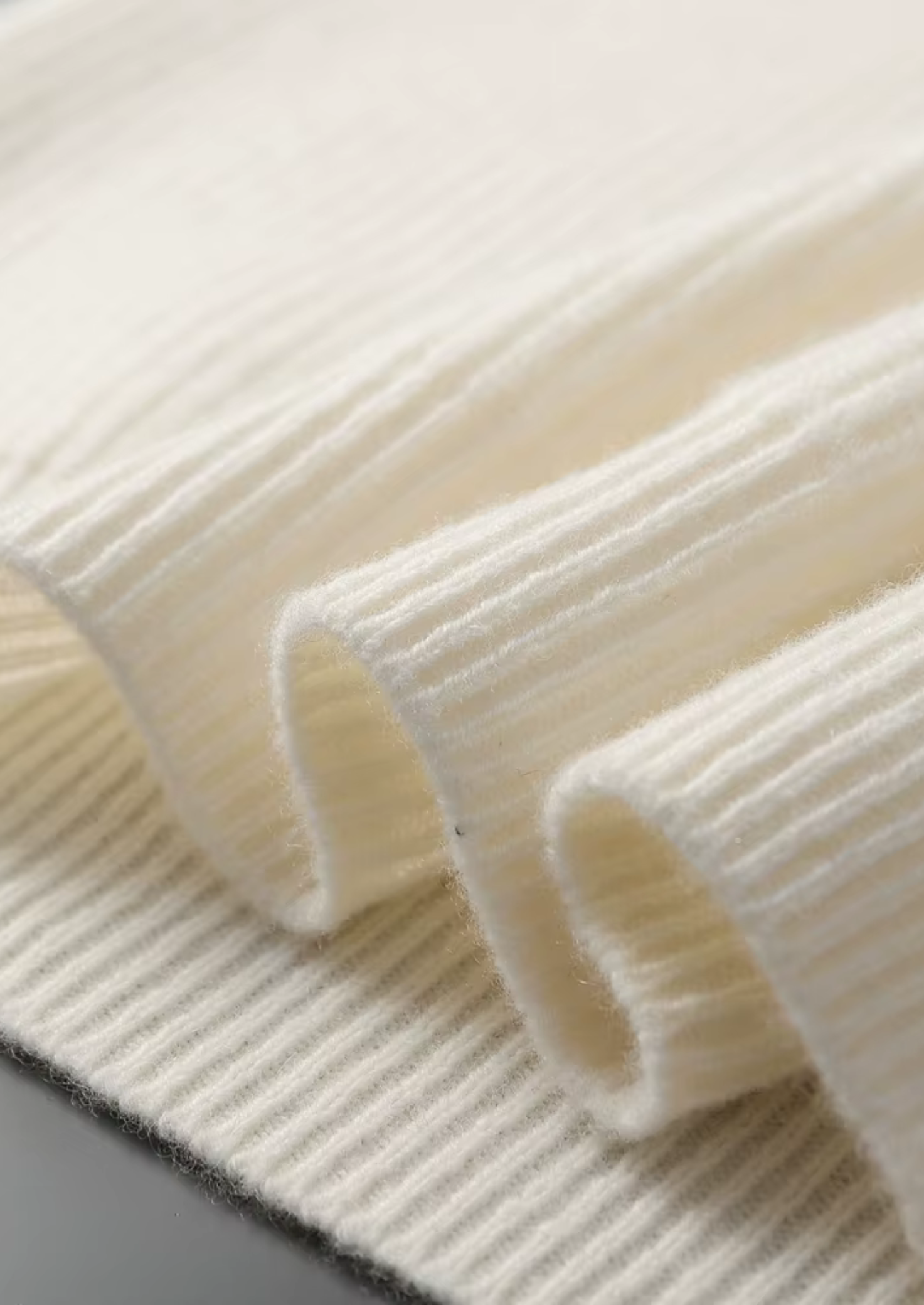 Veroux Mode | Men’s Premium Cashmere Ribbed V-Neck Sweater