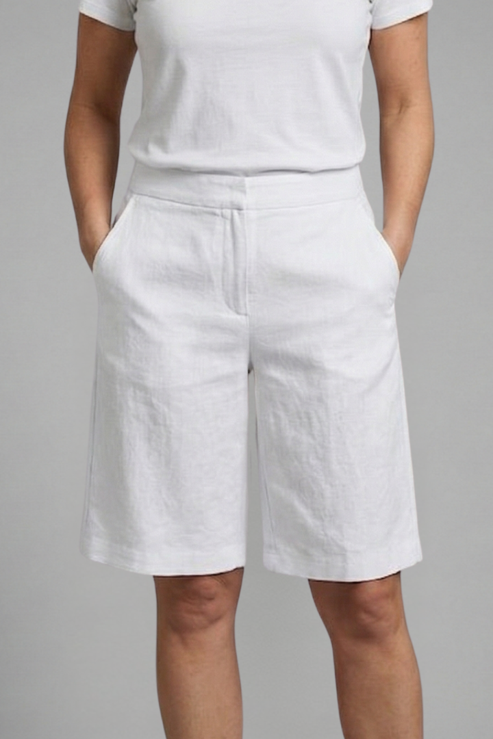 Women's shorts - straight leg knee-length linen bermuda shorts with elastic waist