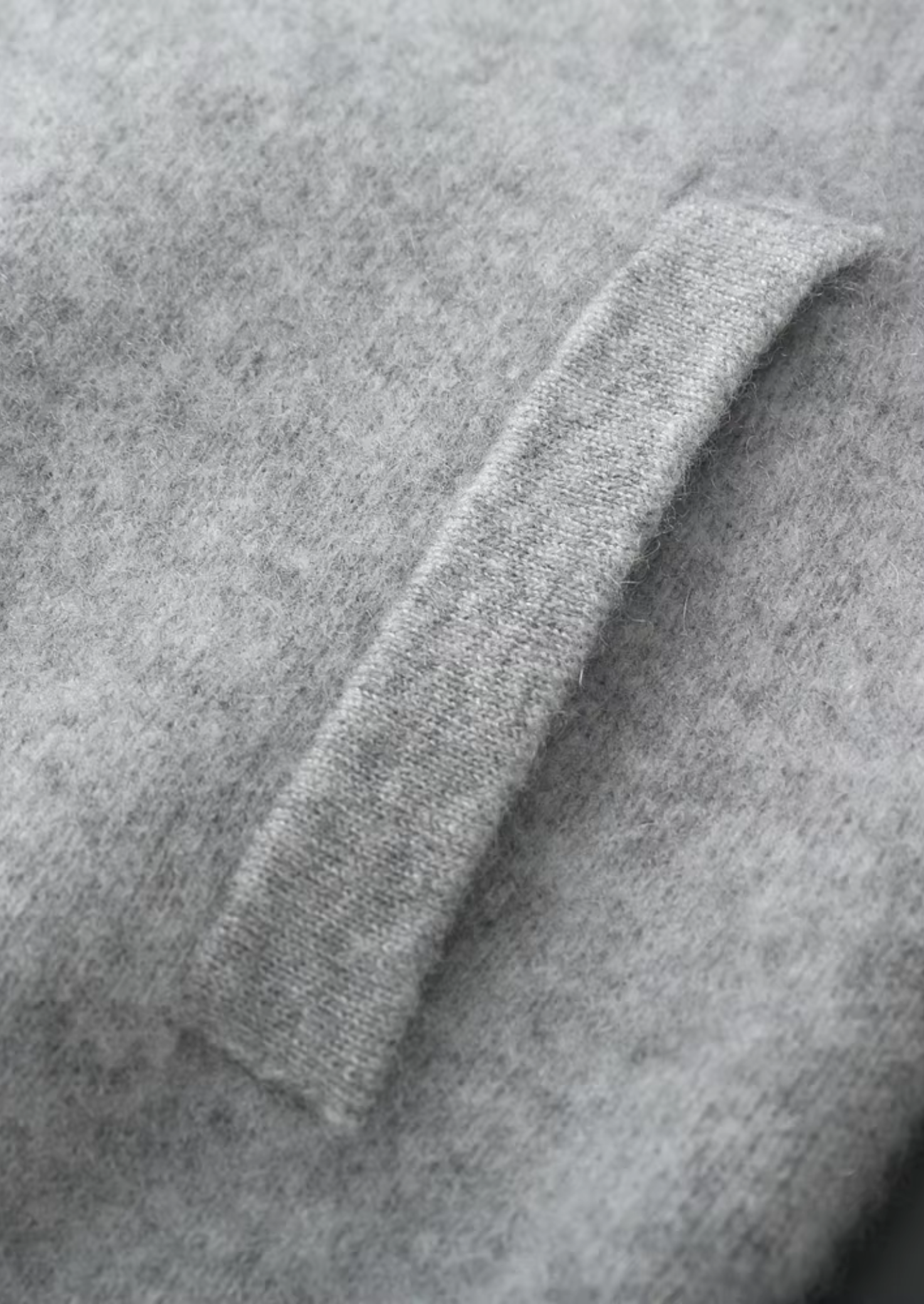 Veroux Mode | Men’s Pure Extra-Fine Merino Wool V-Neck Cardigan