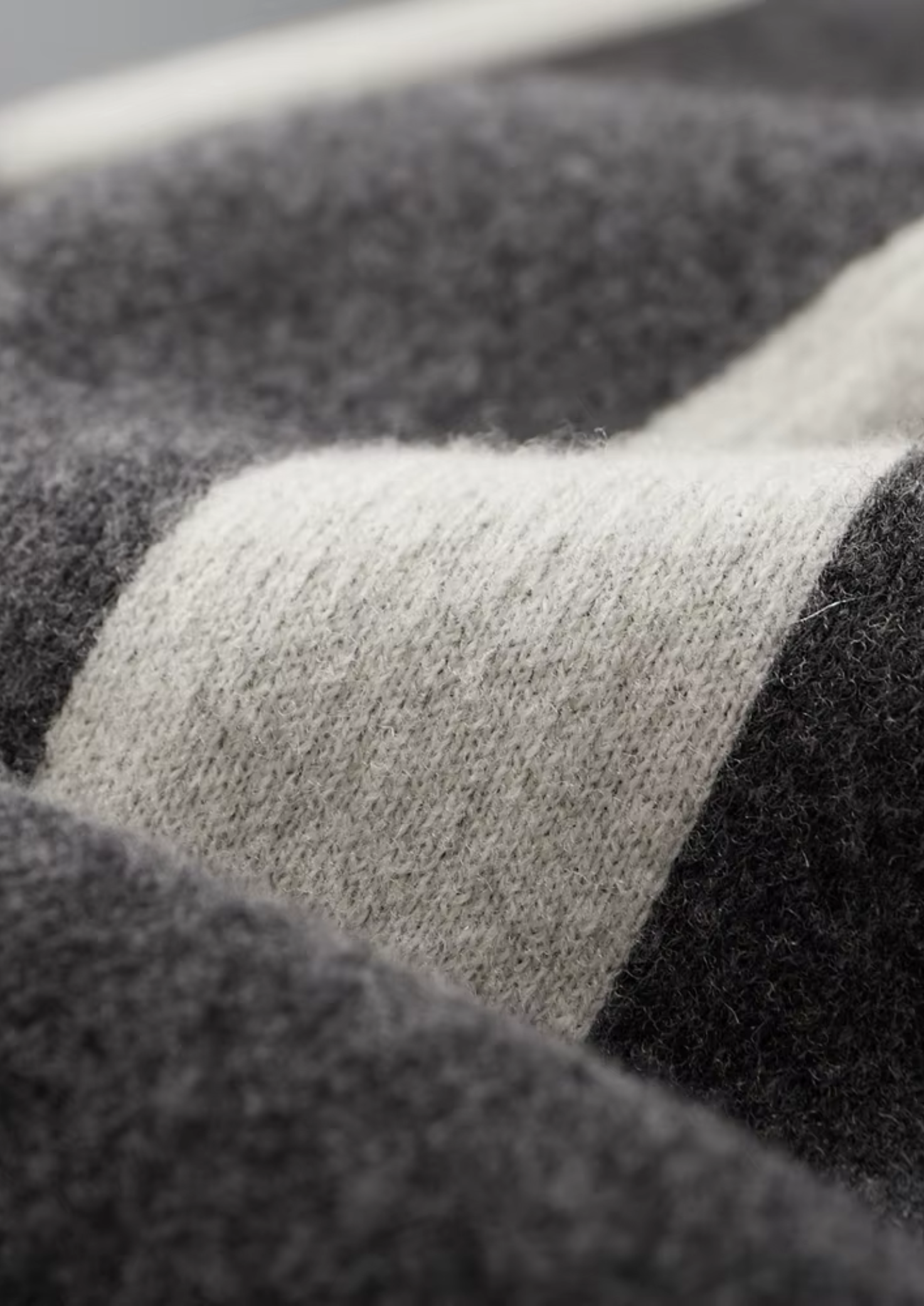 Veroux Mode | Men’s Pure Extra-Fine Merino Wool Wide Leisure Trousers