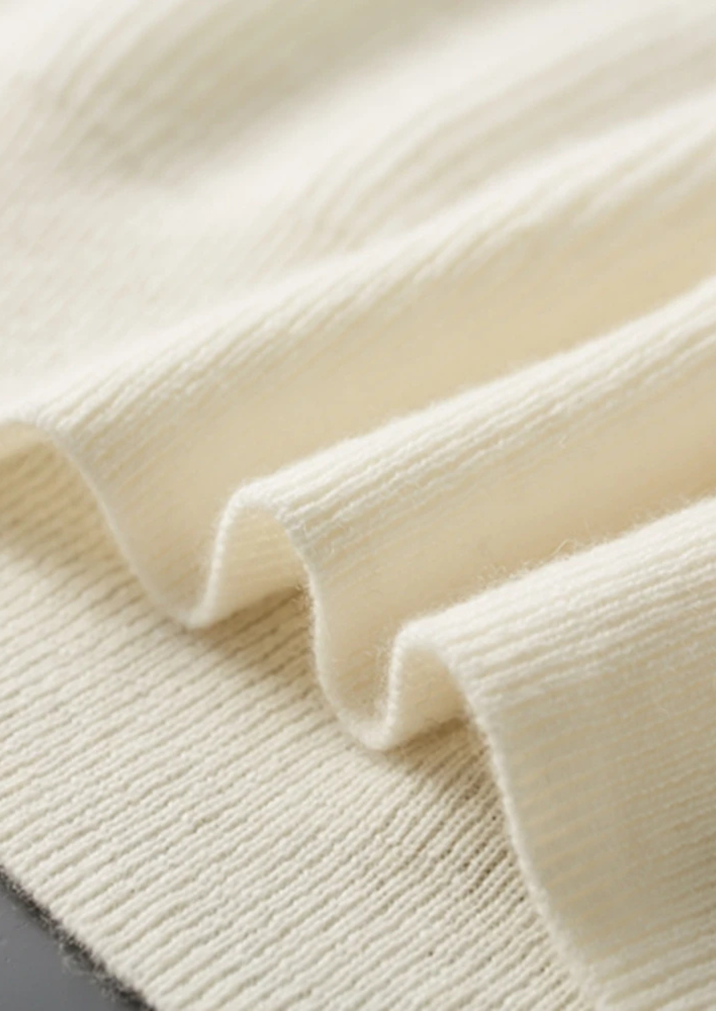 Veroux Mode | Men’s Premium Cashmere Classic Ribbed Henley Sweater