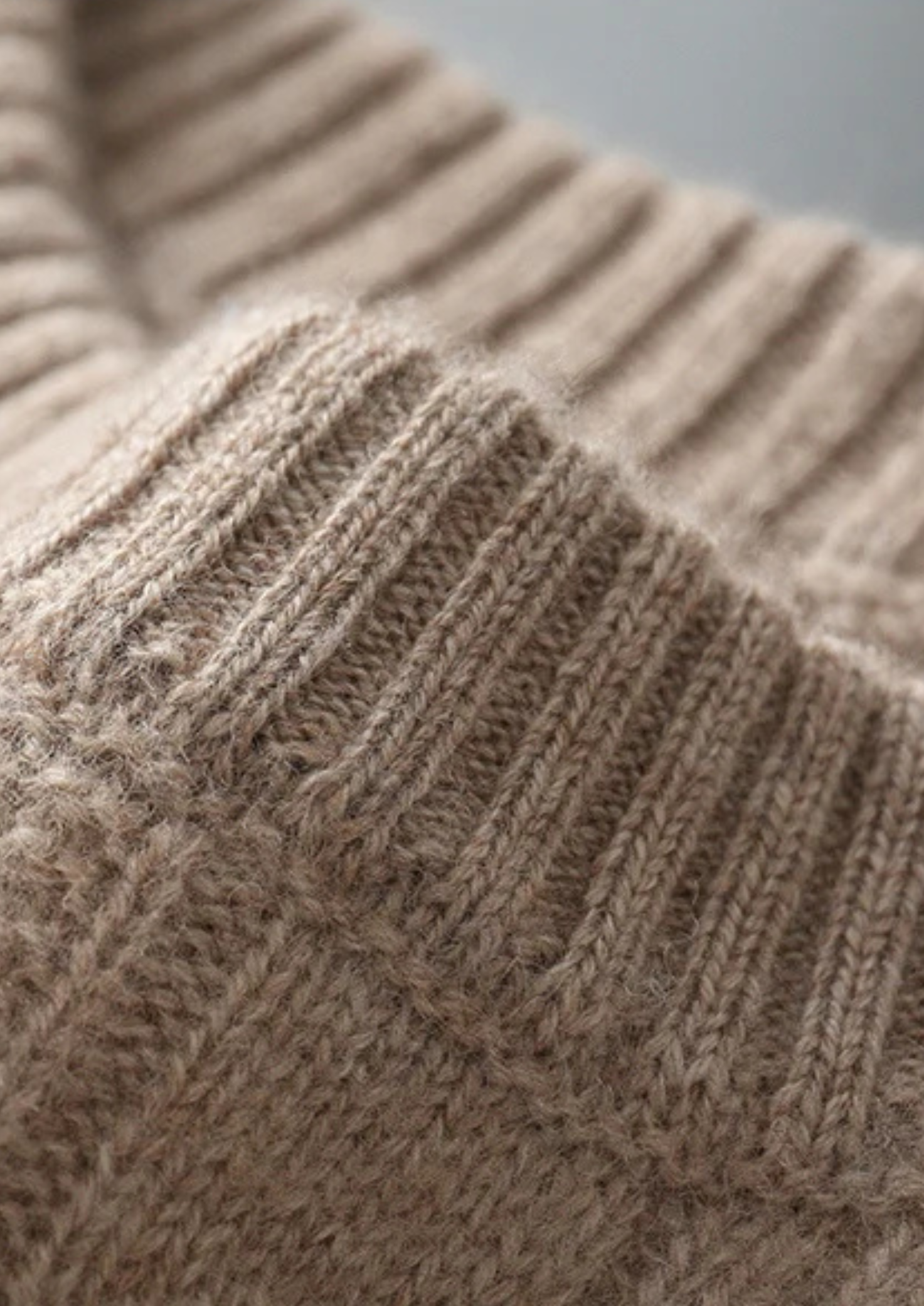 Veroux Mode | Men’s Pure Extra-Fine Merino Wool Cable Crewneck