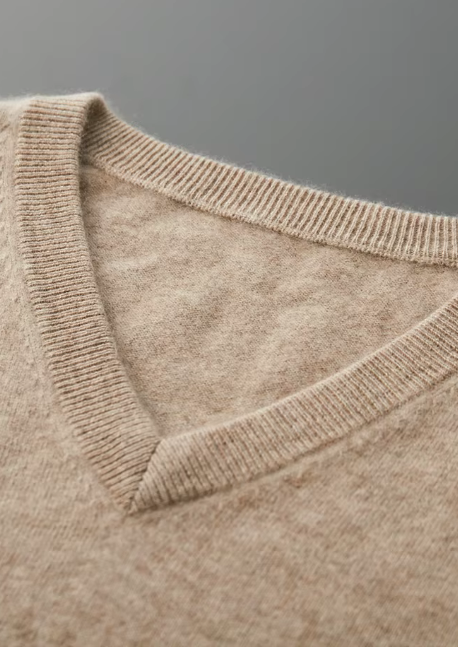 Veroux Mode | Men’s Pure Extra-Fine Merino Wool Classic V-Neck Sweater