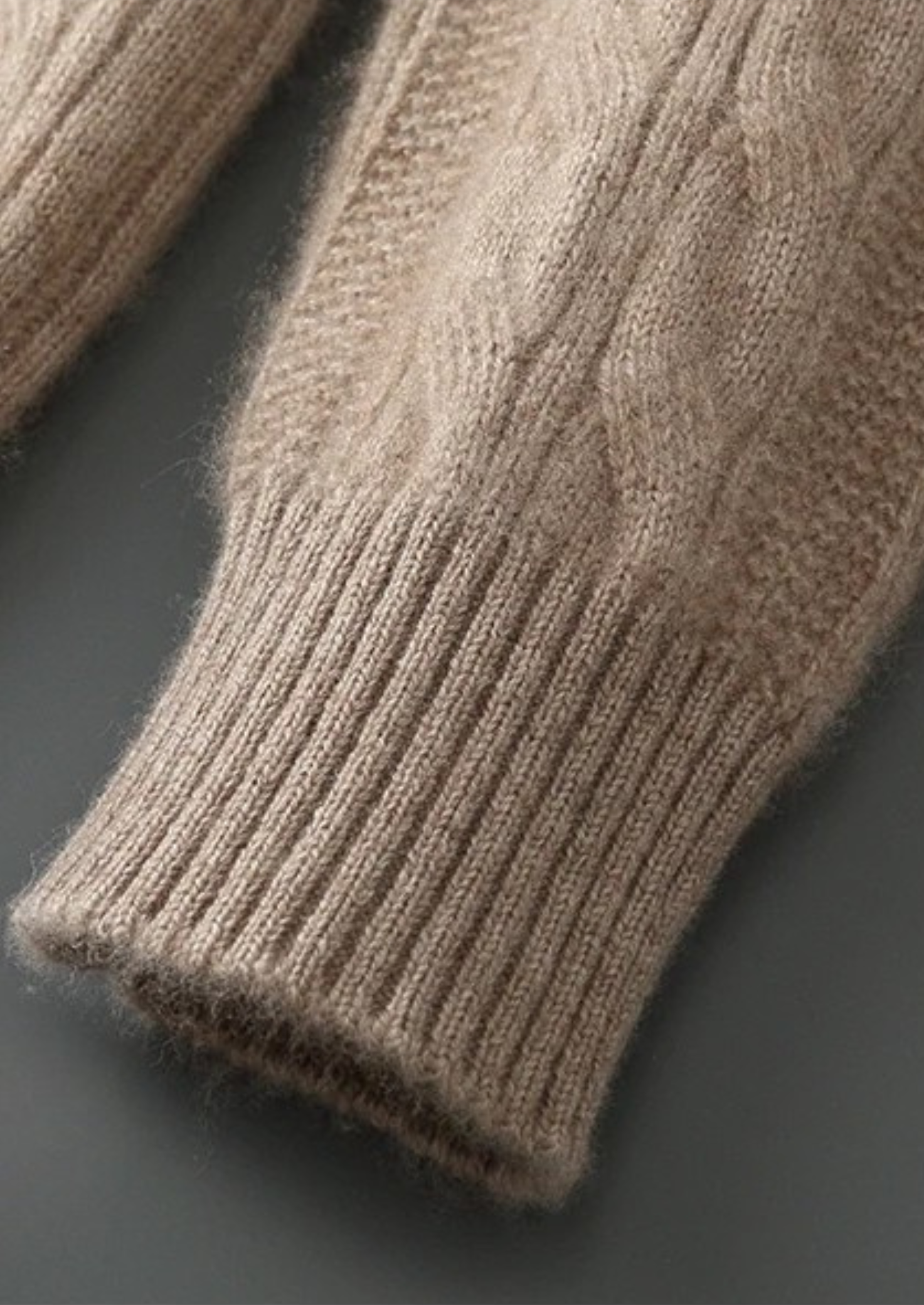 Veroux Mode | Men’s Pure Extra-Fine Merino Wool Cable Crewneck
