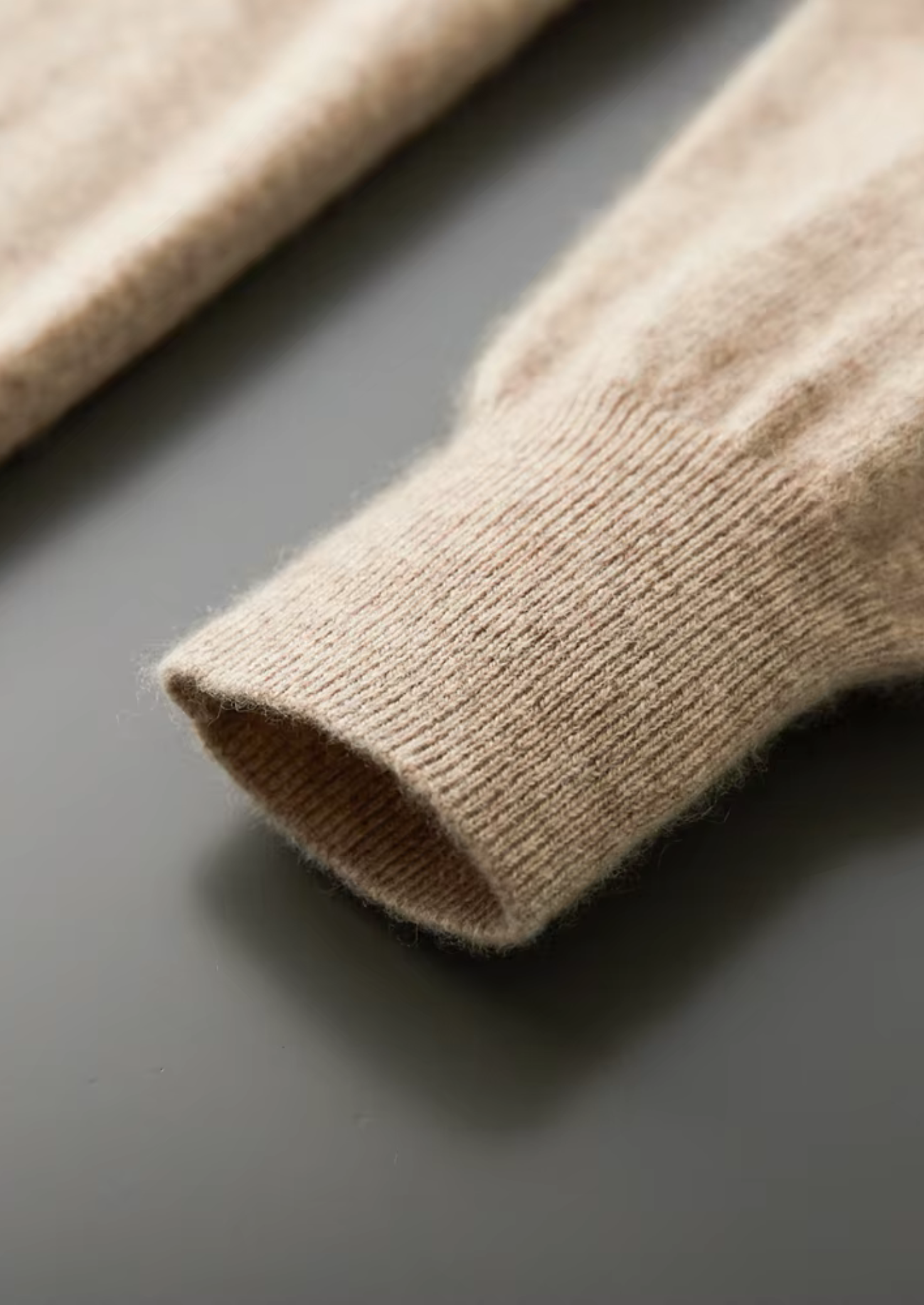 Veroux Mode | Men’s Pure Extra-Fine Merino Wool Classic V-Neck Sweater