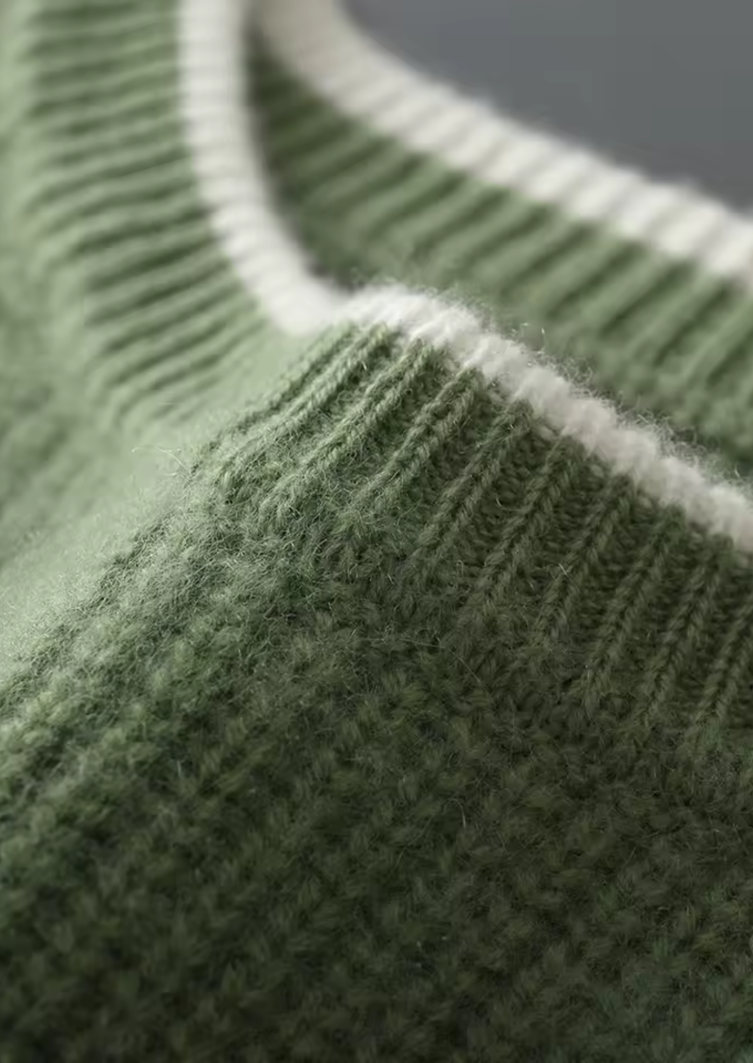 Veroux Mode | Men’s Pure Extra-Fine Merino Wool Two Tone Crewneck