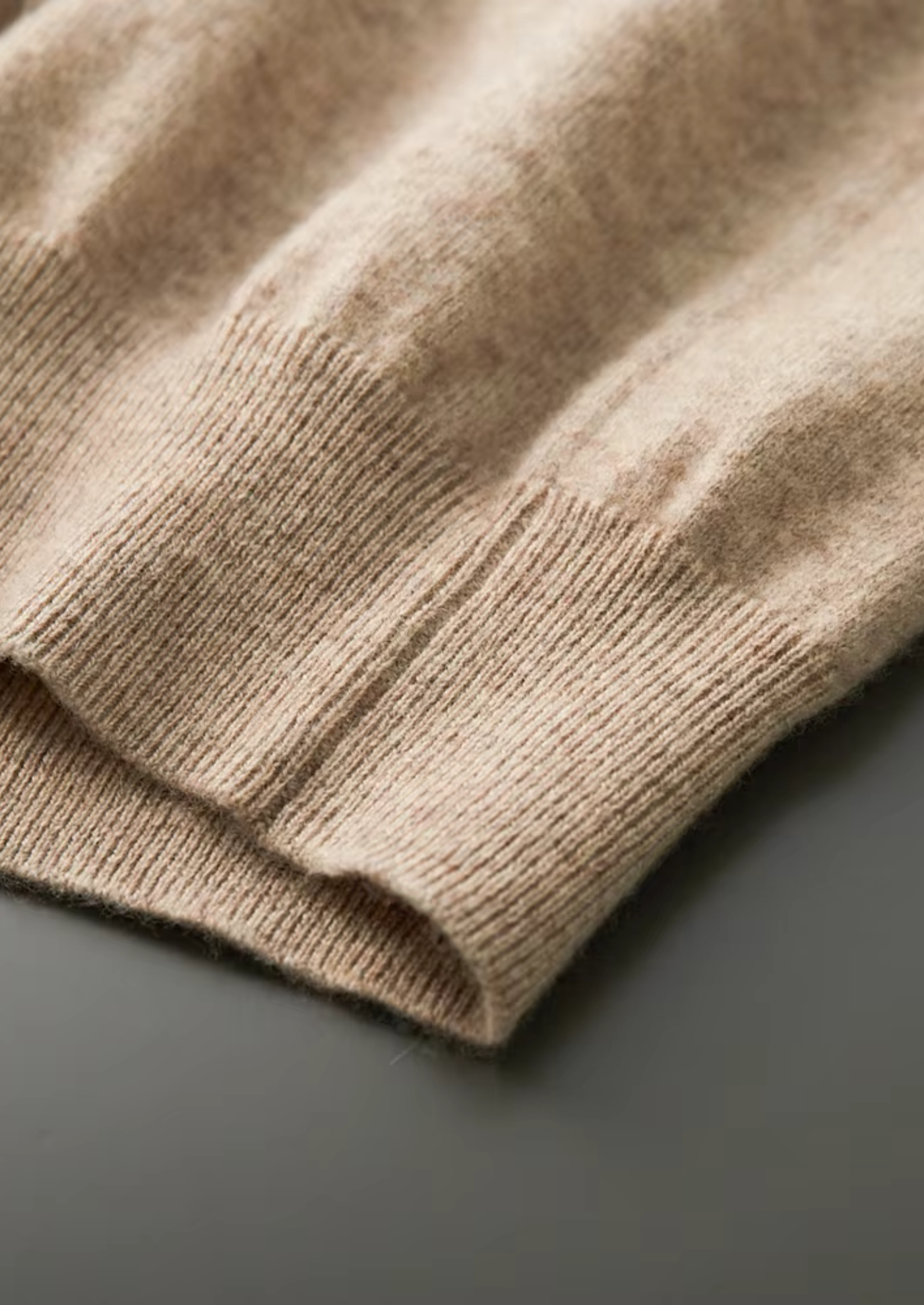 Veroux Mode | Men’s Pure Extra-Fine Merino Wool Classic V-Neck Sweater