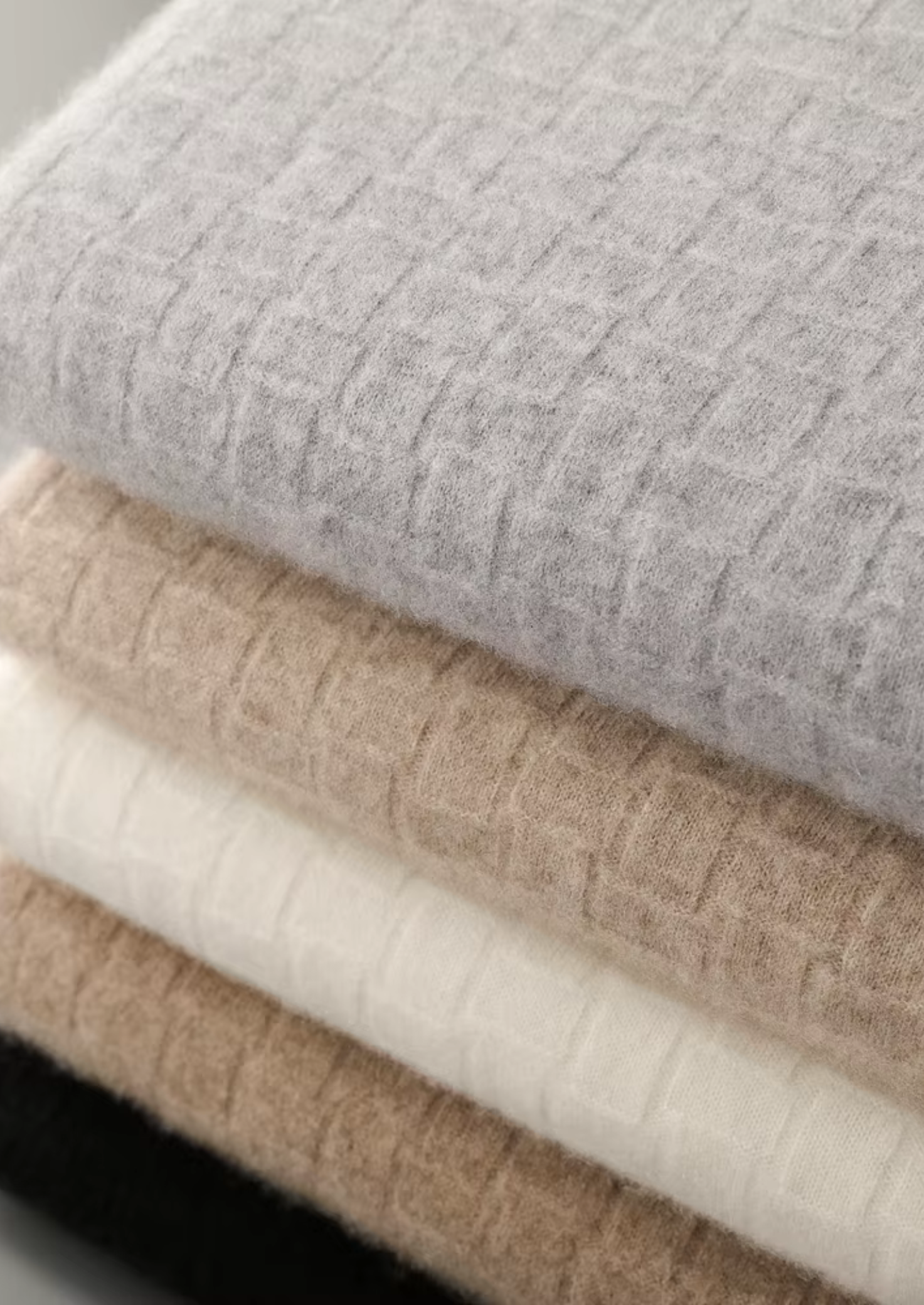 Veroux Mode | Men’s Pure Extra-Fine Merino Wool Textured Mockneck