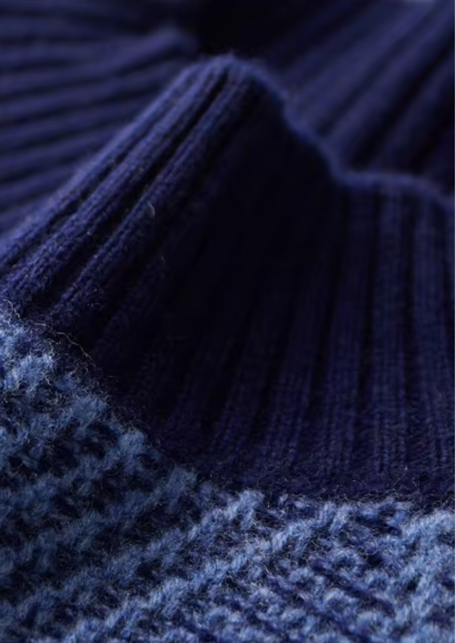 Veroux Mode | Men’s Pure Extra-Fine Merino Wool Two Tone Patterned Mockneck