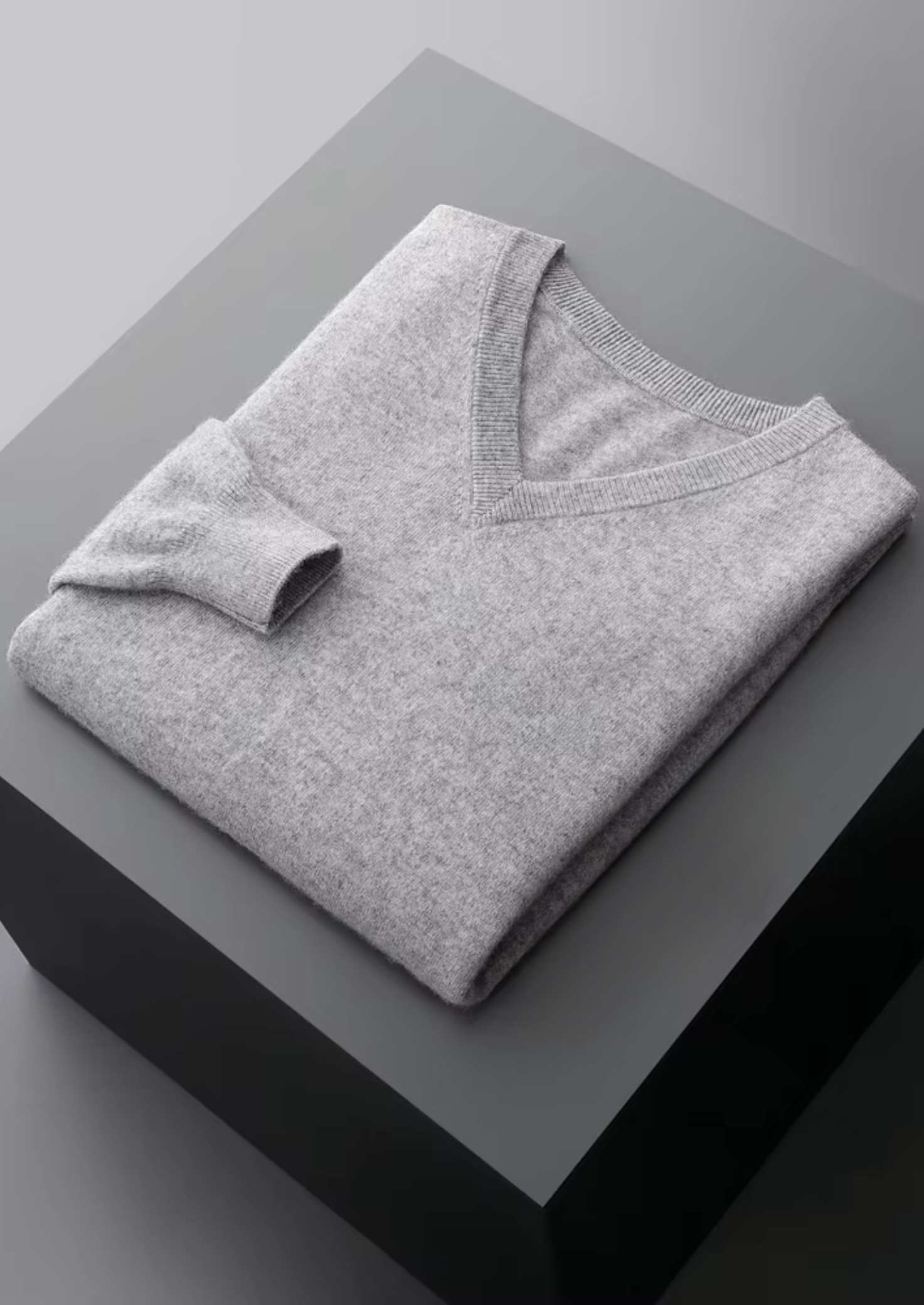 Veroux Mode | Men’s Pure Extra-Fine Merino Wool Classic V-Neck Sweater
