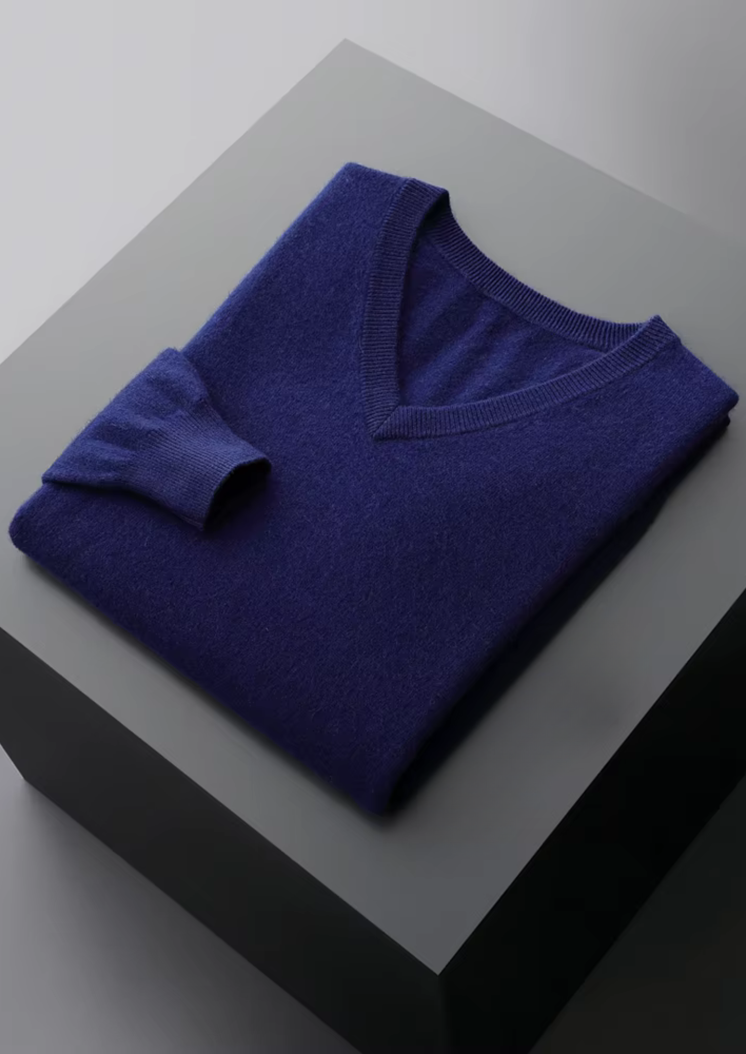 Veroux Mode | Men’s Pure Extra-Fine Merino Wool Classic V-Neck Sweater