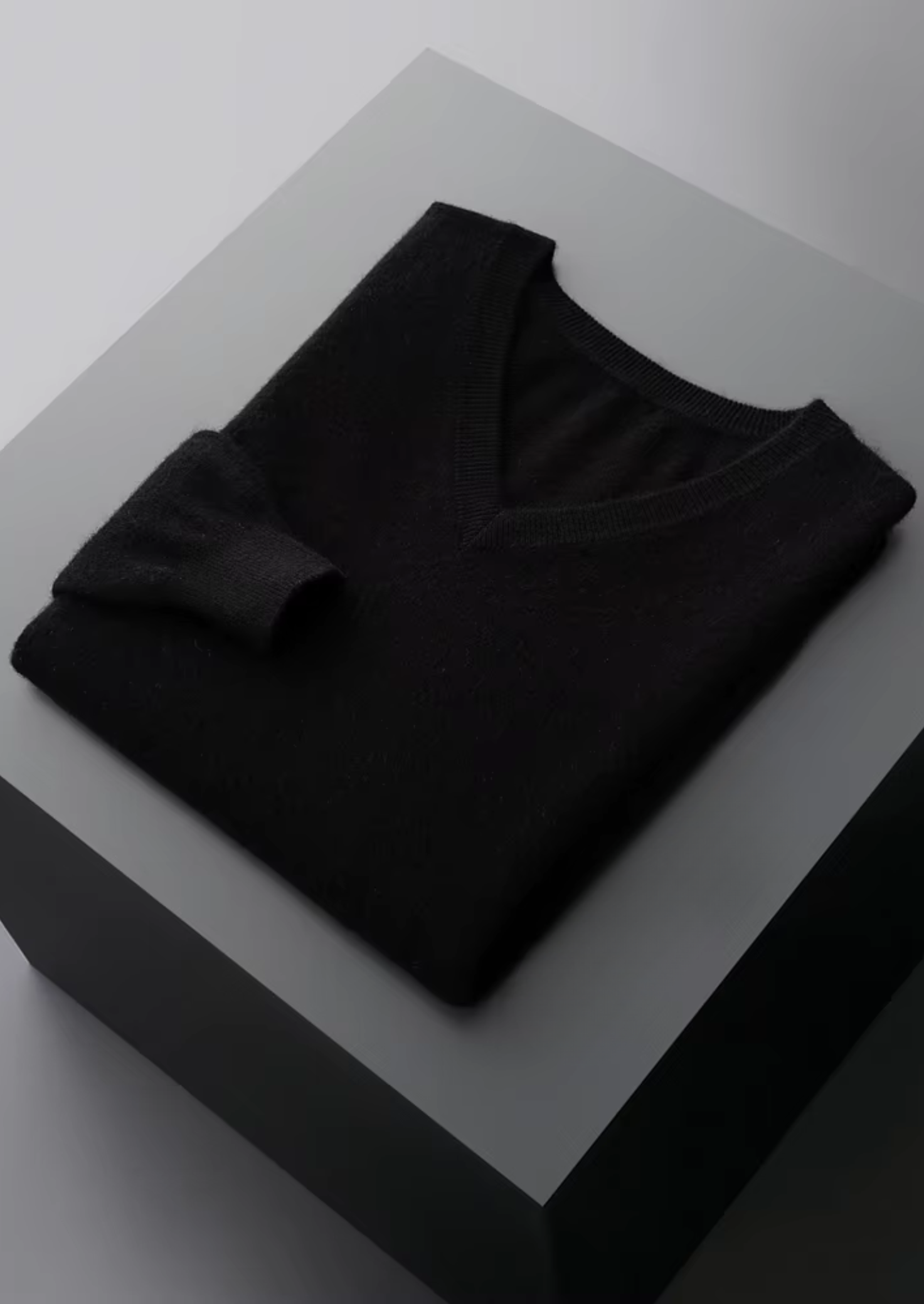 Veroux Mode | Men’s Pure Extra-Fine Merino Wool Classic V-Neck Sweater