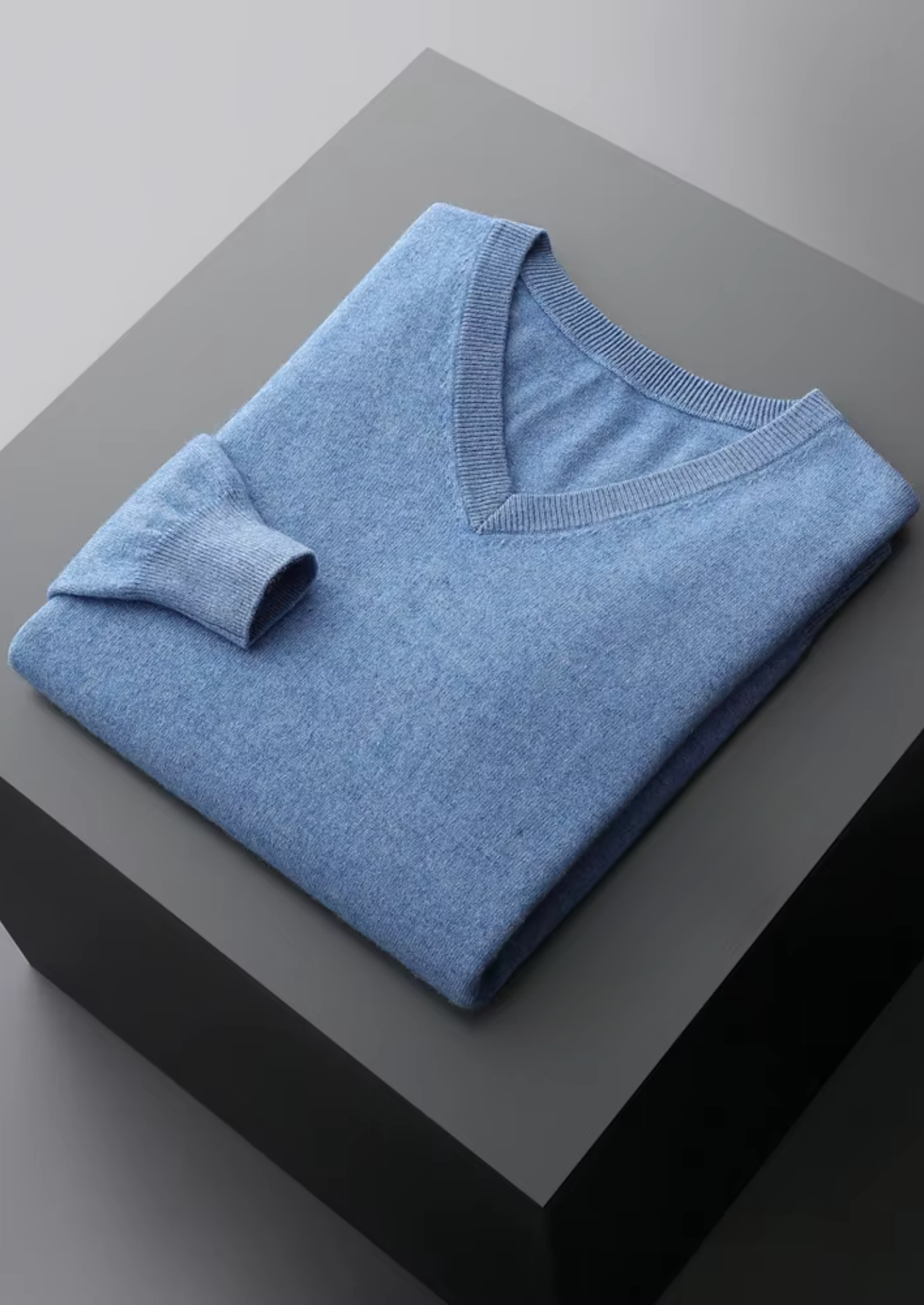 Veroux Mode | Men’s Pure Extra-Fine Merino Wool Classic V-Neck Sweater