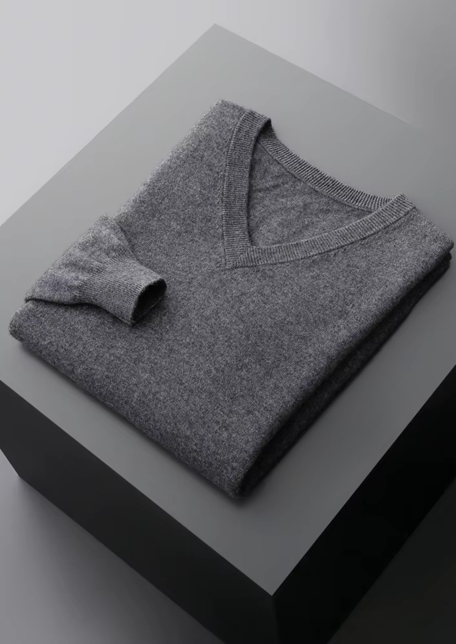 Veroux Mode | Men’s Pure Extra-Fine Merino Wool Classic V-Neck Sweater