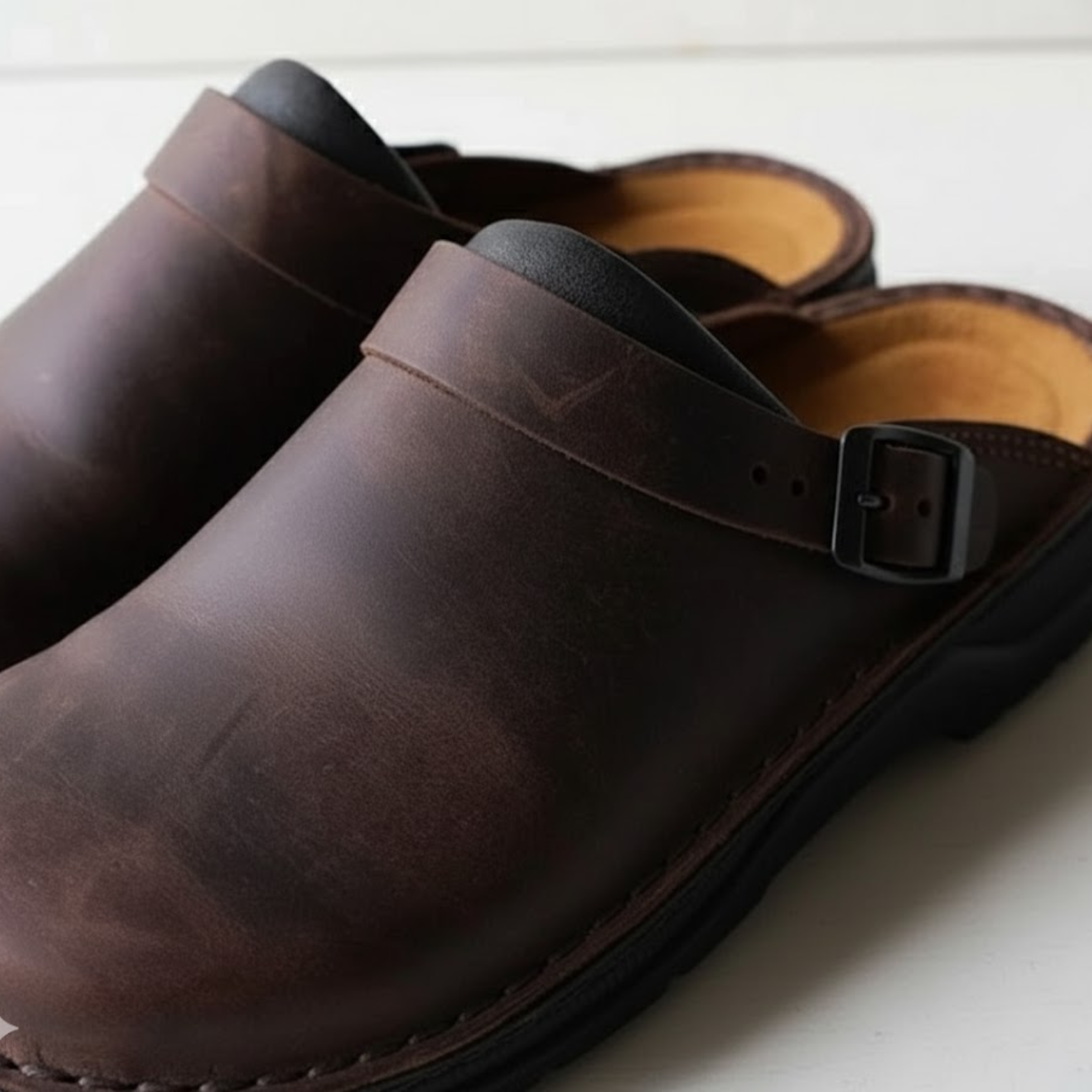 Men Retro Suede Slippers Adjustable Buckle Thick Bottom Mules Clogs